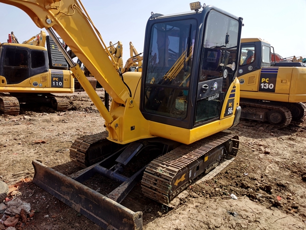 Komatsu PC56 Excavadora