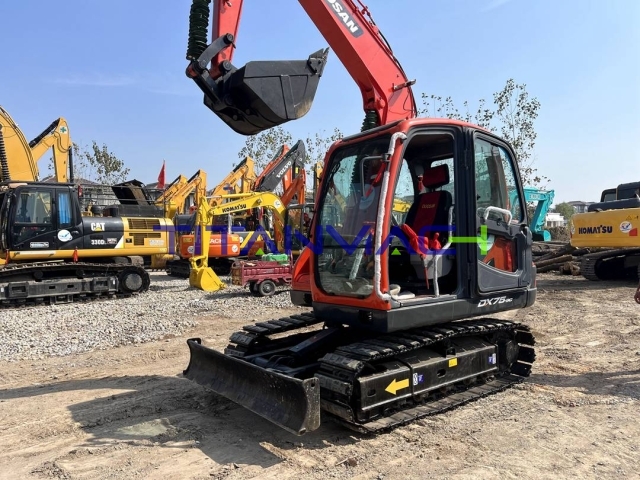 Doosan DX75 Excavadora