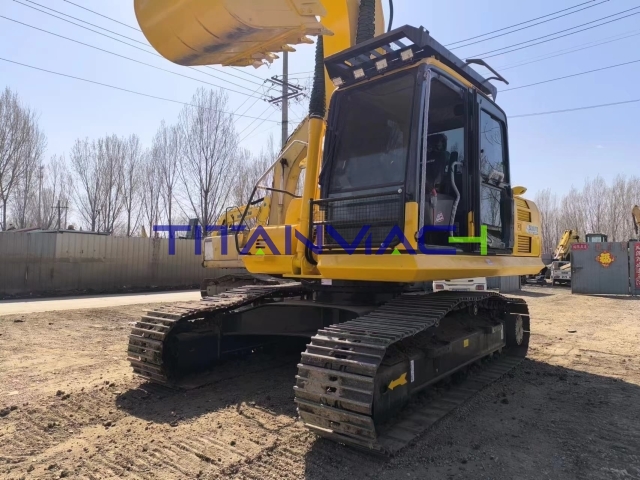 Komatsu PC200