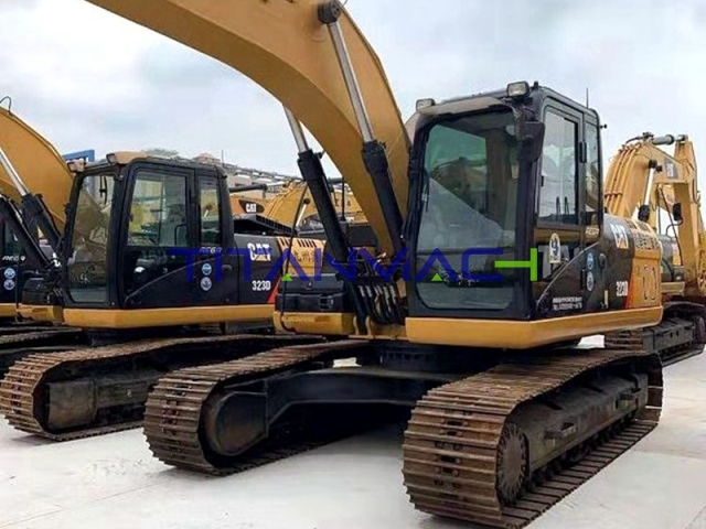 Caterpillar CAT323D Excavadora