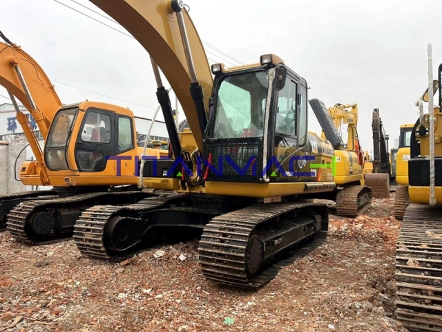 Caterpillar CAT320D Excavadora