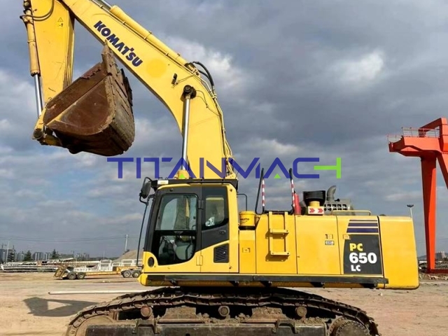 Komatsu PC650-8 Excavadora