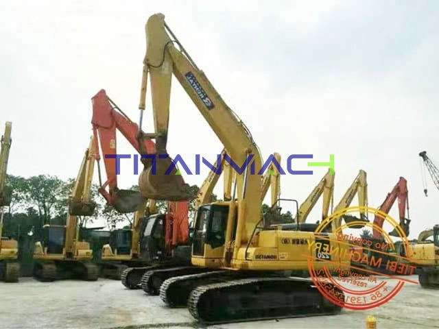 Komatsu PC220-7 Excavator