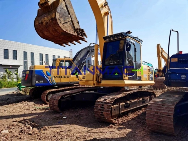 Komatsu PC210-8 Excavadora