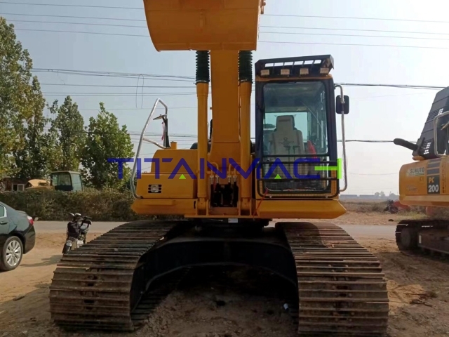 Komatsu PC220-8 EXCAVATOR(80CM track)